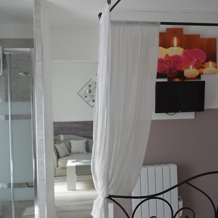 Au Coeur Du Bien Etre, Chambre D'Hotes Avec Piscine Chauffee Et Couverte, Spa, Sauna, Massages Monteaux Exterior photo