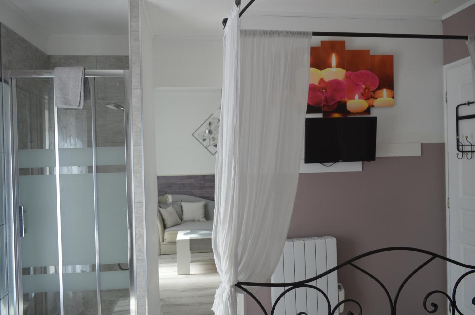 Au Coeur Du Bien Etre, Chambre D'Hotes Avec Piscine Chauffee Et Couverte, Spa, Sauna, Massages Monteaux Exterior photo